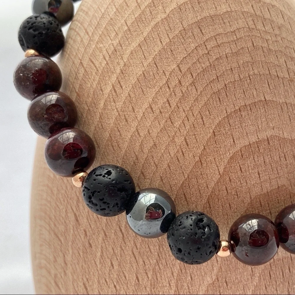 𝅺Garnet and Lava Stretch Beaded Bracelet